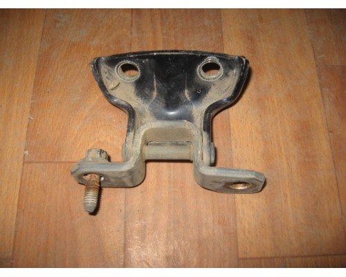 Петля двери задней левой верхняя Hyundai Sonata III 1993-1998 (7933034000)- купить на ➦ А50-Авторазбор по цене 150.00р.. Отправка в регионы.