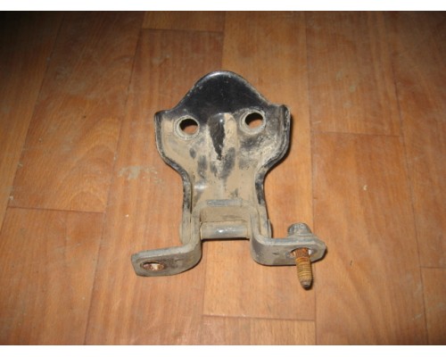 Петля двери задней левой нижняя Hyundai Sonata III 1993-1998 (7935034000)- купить на ➦ А50-Авторазбор по цене 150.00р.. Отправка в регионы.