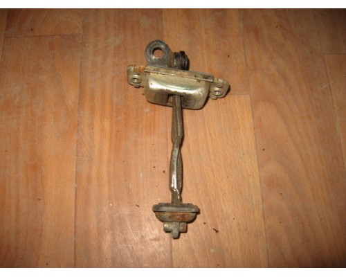 Ограничитель двери Hyundai Sonata III 1993-1998 (7949034000)- купить на ➦ А50-Авторазбор по цене 100.00р.. Отправка в регионы.