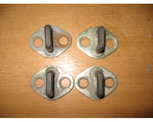 Ответная часть замка двери Hyundai Sonata III 1993-1998 (8135034000)- купить на ➦ А50-Авторазбор по цене 50.00р.. Отправка в регионы.