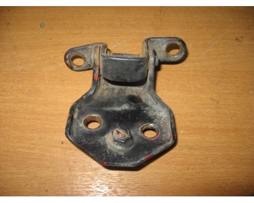 Петля двери задней правой нижняя Mazda 626 (GD) 1987-1992 (G211-72-240)- купить на ➦ А50-Авторазбор по цене 450.00р.. Отправка в регионы.