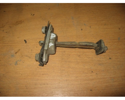 Ограничитель двери Mazda 626 (GD) 1987-1992 (G211-72-270A)- купить на ➦ А50-Авторазбор по цене 150.00р.. Отправка в регионы.