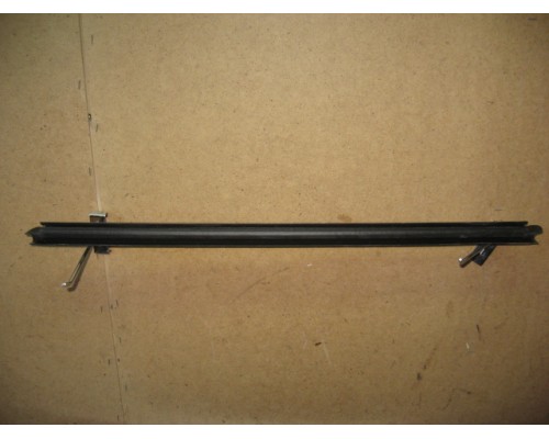 Уплотнитель стекла задней двери внутренний Volkswagen Touareg 2010-2018 (7P0839472C)- купить на ➦ А50-Авторазбор по цене 600.00р.. Отправка в регионы.