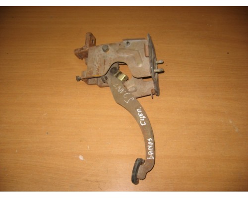 Педаль сцепления Chevrolet Lanos 2004-2010 (96183919)- купить на ➦ А50-Авторазбор по цене 250.00р.. Отправка в регионы.