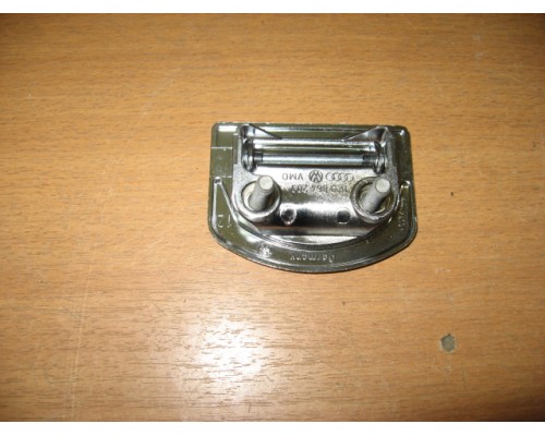 Ручка коврика багажника Volkswagen Touareg 2010-2018 (1K0864203)- купить на ➦ А50-Авторазбор по цене 300.00р.. Отправка в регионы.