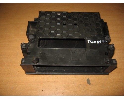 Рамка магнитолы Volkswagen Touareg 2010-2018 (7P6858408)- купить на ➦ А50-Авторазбор по цене 1050.00р.. Отправка в регионы.