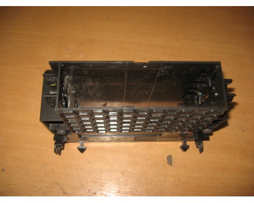 Рамка магнитолы Volkswagen Touareg 2010-2018 (7P6858408)- купить на ➦ А50-Авторазбор по цене 1050.00р.. Отправка в регионы.