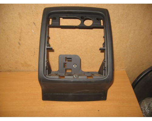 Накладка декоративная Volkswagen Touareg 2010-2018 (7P6864299 81U)- купить на ➦ А50-Авторазбор по цене 2250.00р.. Отправка в регионы.