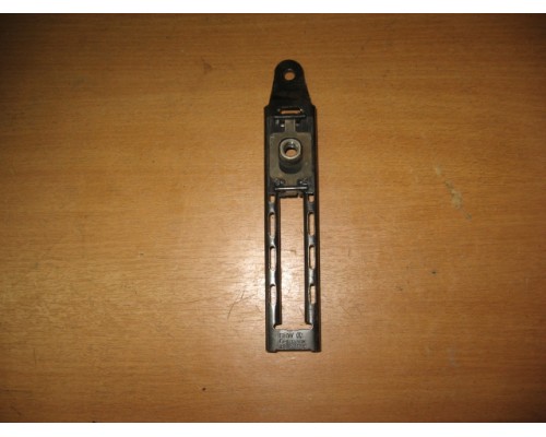 Регулятор высоты ремня безопасности Volkswagen Jetta V 2005-2011 (1T0857819)- купить на ➦ А50-Авторазбор по цене 800.00р.. Отправка в регионы.