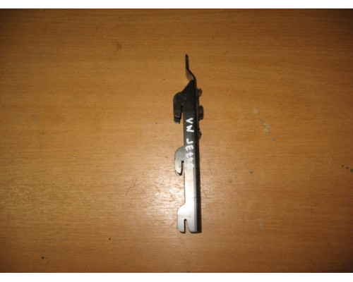 Регулятор высоты ремня безопасности Volkswagen Jetta V 2005-2011 (1T0857819)- купить на ➦ А50-Авторазбор по цене 800.00р.. Отправка в регионы.