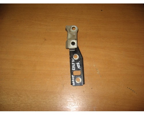 Петля капота левая/правая Volkswagen Golf IV/Bora 1997-2005 (1J0823301A)- купить на ➦ А50-Авторазбор по цене 500.00р.. Отправка в регионы.