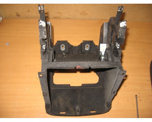 Подлокотник в салон Volkswagen Touareg 2010-2018 (7P6863762)- купить на ➦ А50-Авторазбор по цене 4000.00р.. Отправка в регионы.