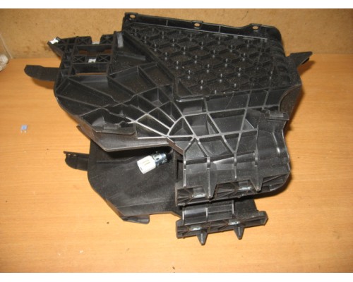 Подлокотник в салон Volkswagen Touareg 2010-2018 (7P6863762)- купить на ➦ А50-Авторазбор по цене 4000.00р.. Отправка в регионы.