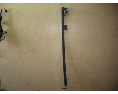 Направляющие стекла Daewoo Nexia 1995-2016 (90196913)- купить на ➦ А50-Авторазбор по цене 50.00р.. Отправка в регионы.