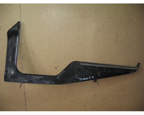 Накладка стекла переднего правого Ford Transit 2006-2014 (1738568)- купить на ➦ А50-Авторазбор по цене 450.00р.. Отправка в регионы.