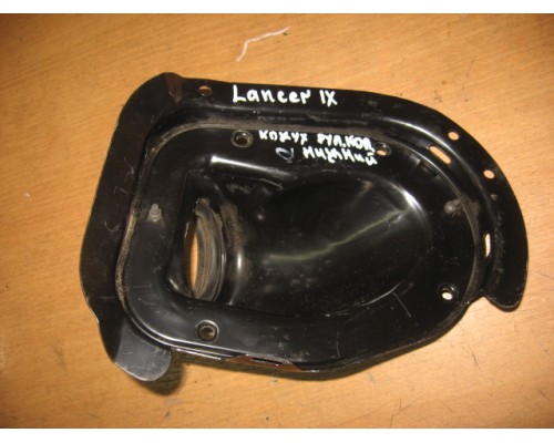 Кожух рулевой колонки Mitsubishi Lancer (CS/Classic) 2003-2006 (MR493830)- купить на ➦ А50-Авторазбор по цене 400.00р.. Отправка в регионы.