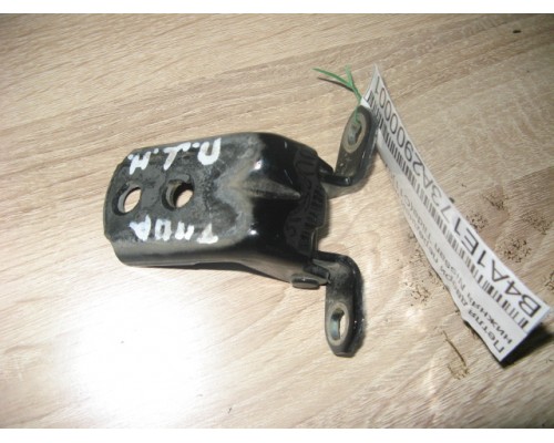 Петля двери передней левой нижняя Nissan Tiida (C11) 2007-2014 ()- купить на ➦ А50-Авторазбор по цене 500.00р.. Отправка в регионы.