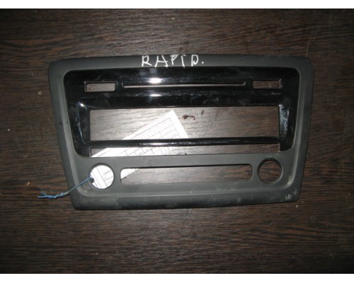 Накладка декоративная Skoda Rapid 2013> (03C117021J)- купить на ➦ А50-Авторазбор по цене 500.00р.. Отправка в регионы.