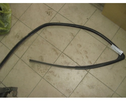 Уплотнитель двери Renault Logan 2005-2014 (6001547017)- купить на ➦ А50-Авторазбор по цене 500.00р.. Отправка в регионы.