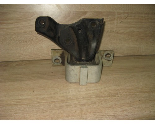 Опора двигателя Renault Logan 2005-2014 (8200805581)- купить на ➦ А50-Авторазбор по цене 800.00р.. Отправка в регионы.