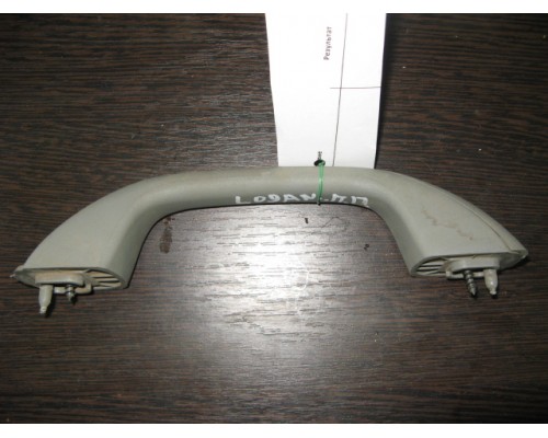 Ручка внутренняя потолочная Renault Logan 2005-2014 (8200741954)- купить на ➦ А50-Авторазбор по цене 100.00р.. Отправка в регионы.