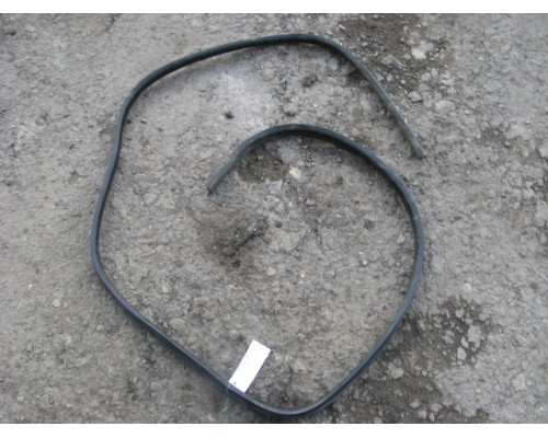 Уплотнитель двери Renault Logan 2005-2014 ()- купить на ➦ А50-Авторазбор по цене 500.00р.. Отправка в регионы.