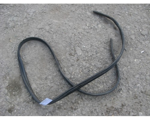 Уплотнитель двери Renault Logan 2005-2014 ()- купить на ➦ А50-Авторазбор по цене 500.00р.. Отправка в регионы.