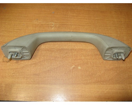 Ручка внутренняя потолочная Renault Logan 2005-2014 (8200741954)- купить на ➦ А50-Авторазбор по цене 100.00р.. Отправка в регионы.