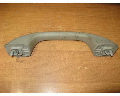 Ручка внутренняя потолочная Renault Logan 2005-2014 (8200741954)- купить на ➦ А50-Авторазбор по цене 100.00р.. Отправка в регионы.