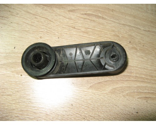 Ручка стеклоподъемника Renault Sandero 2009-2014 (8200673745)- купить на ➦ А50-Авторазбор по цене 50.00р.. Отправка в регионы.