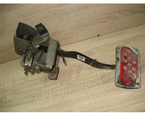 Педаль тормоза Hyundai Elantra III XD 2000-2010 (328002H200)- купить на ➦ А50-Авторазбор по цене 800.00р.. Отправка в регионы.