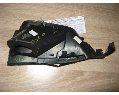 Накладка декоративная Nissan Tiida (C11) 2007-2014 (68135EL00B)- купить на ➦ А50-Авторазбор по цене 500.00р.. Отправка в регионы.