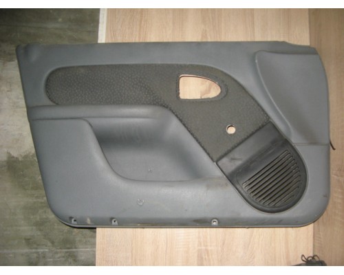 Обшивка двери передняя левая Renault Symbol I 1998-2008 (8200149439)- купить на ➦ А50-Авторазбор по цене 1300.00р.. Отправка в регионы.