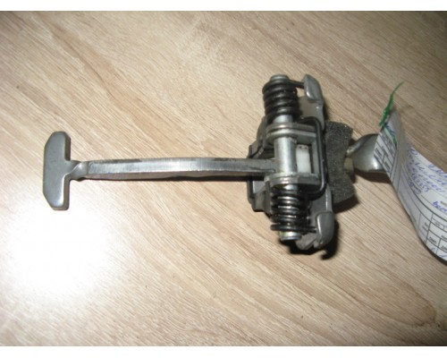 Ограничитель двери Renault Symbol I 1998-2008 (7700842857)- купить на ➦ А50-Авторазбор по цене 150.00р.. Отправка в регионы.