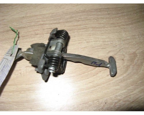 Ограничитель двери Renault Symbol I 1998-2008 (7700842857)- купить на ➦ А50-Авторазбор по цене 150.00р.. Отправка в регионы.