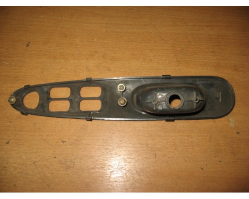 Накладка (кузов внутри) блока управления стеклоподъемниками Hyundai Elantra II J2, J3 1995-2000 (8237029000)- купить на ➦ А50-Авторазбор по цене 350.00р.. Отправка в регионы.