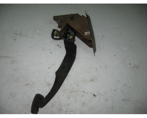 Педаль тормоза Hyundai Elantra II J2, J3 1995-2000 ()- купить на ➦ А50-Авторазбор по цене 600.00р.. Отправка в регионы.