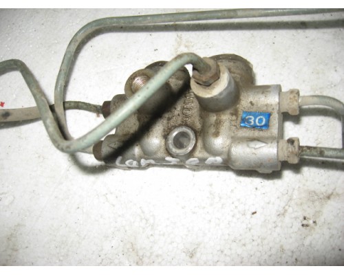 Распределитель тормозных сил Hyundai Elantra II J2, J3 1995-2000 ()- купить на ➦ А50-Авторазбор по цене 700.00р.. Отправка в регионы.