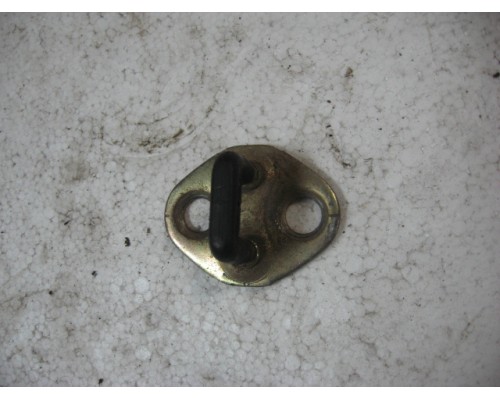 Ответная часть замка двери Hyundai Elantra II J2, J3 1995-2000 ()- купить на ➦ А50-Авторазбор по цене 150.00р.. Отправка в регионы.