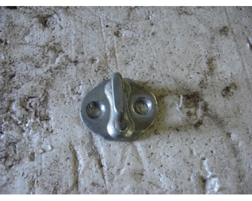 Ответная часть замка двери Mitsubishi Lancer (CS/Classic) 2003-2006 (MN127079)- купить на ➦ А50-Авторазбор по цене 150.00р.. Отправка в регионы.