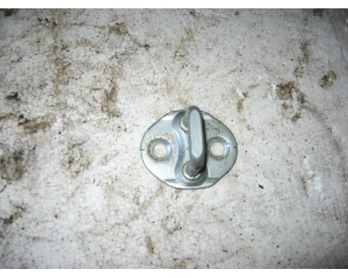 Ответная часть замка двери Mitsubishi Lancer (CS/Classic) 2003-2006 (MN127079)- купить на ➦ А50-Авторазбор по цене 150.00р.. Отправка в регионы.