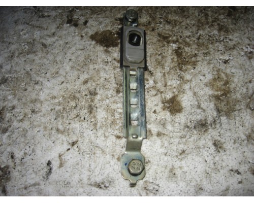 Регулятор высоты ремня безопасности Mitsubishi Lancer (CS/Classic) 2003-2006 (MR606847)- купить на ➦ А50-Авторазбор по цене 150.00р.. Отправка в регионы.