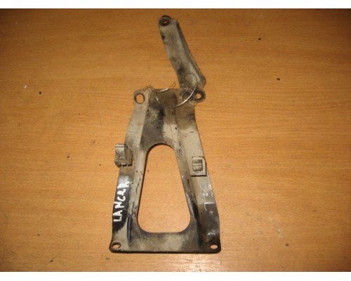 Кронштейн Mitsubishi Lancer (CS/Classic) 2003-2006 (MR561268)- купить на ➦ А50-Авторазбор по цене 400.00р.. Отправка в регионы.