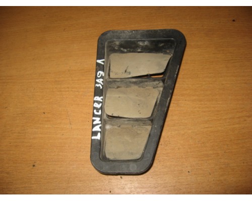 Решетка вентиляционная Mitsubishi Lancer (CS/Classic) 2003-2006 (MR360018)- купить на ➦ А50-Авторазбор по цене 200.00р.. Отправка в регионы.