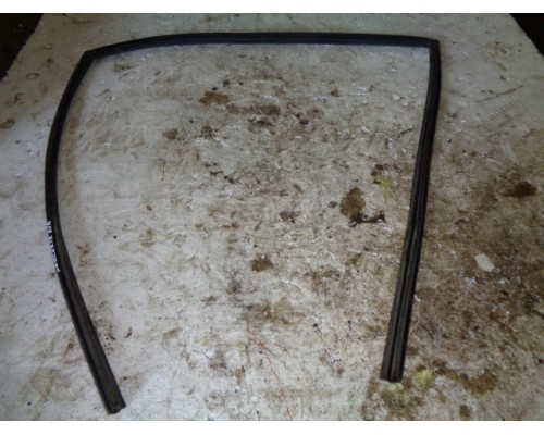 Уплотнитель стекла задней двери внутренний Mitsubishi Lancer (CS/Classic) 2003-2006 ()- купить на ➦ А50-Авторазбор по цене 500.00р.. Отправка в регионы.