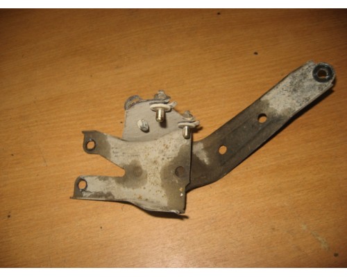 Кронштейн Mitsubishi Lancer (CS/Classic) 2003-2006 ()- купить на ➦ А50-Авторазбор по цене 500.00р.. Отправка в регионы.