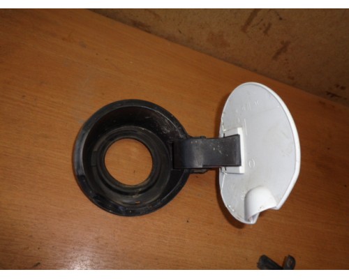 Лючок бензобака Peugeot 308 2007-2015 (1517F4)- купить на ➦ А50-Авторазбор по цене 500.00р.. Отправка в регионы.