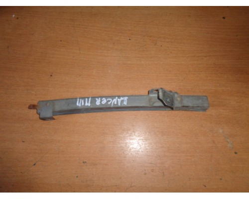 Направляющие стекла Mitsubishi Lancer (CS/Classic) 2003-2006 (MR526083)- купить на ➦ А50-Авторазбор по цене 300.00р.. Отправка в регионы.