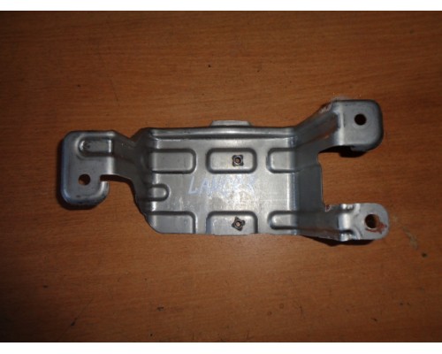 Кронштейн Mitsubishi Lancer (CS/Classic) 2003-2006 ()- купить на ➦ А50-Авторазбор по цене 300.00р.. Отправка в регионы.