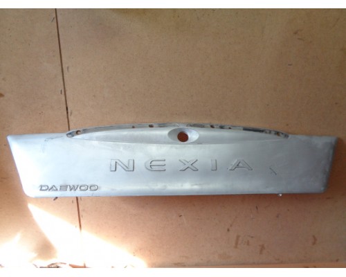 Накладка крышки багажника Daewoo Nexia 1995-2016 (7790031L00)- купить на ➦ А50-Авторазбор по цене 300.00р.. Отправка в регионы.